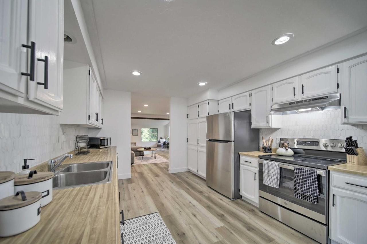 Bright And Airy Liberty Lake Abode With Backyard! Екстер'єр фото
