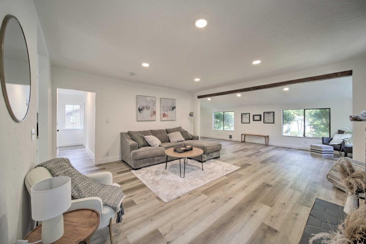 Bright And Airy Liberty Lake Abode With Backyard! Екстер'єр фото